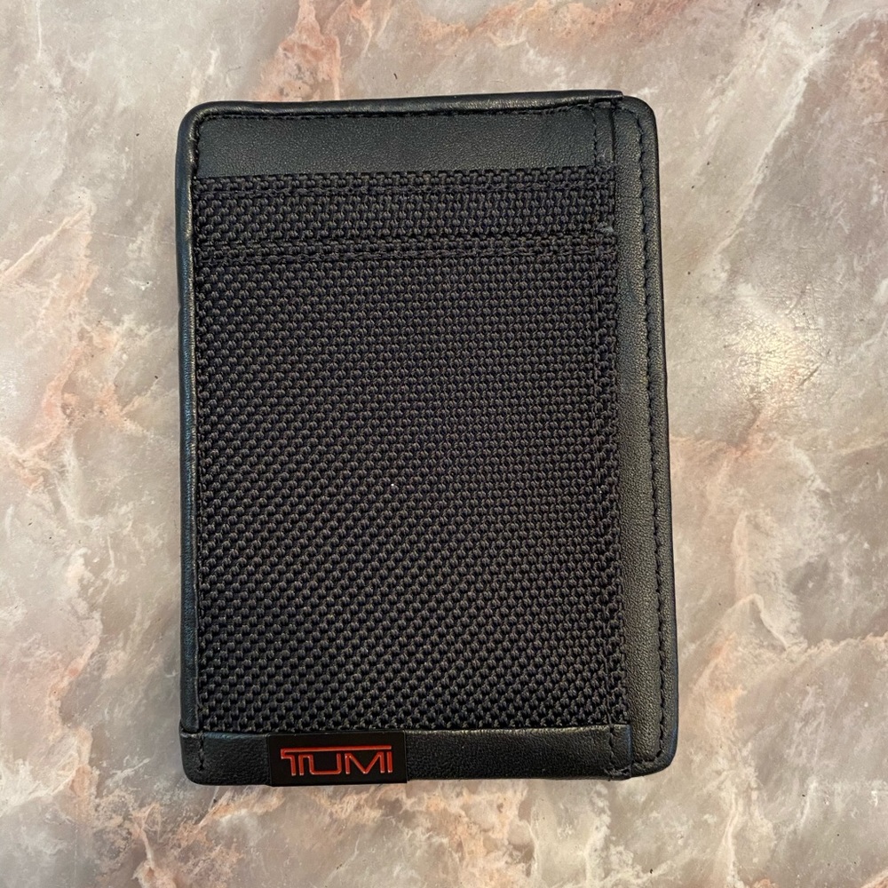 TUMI card case